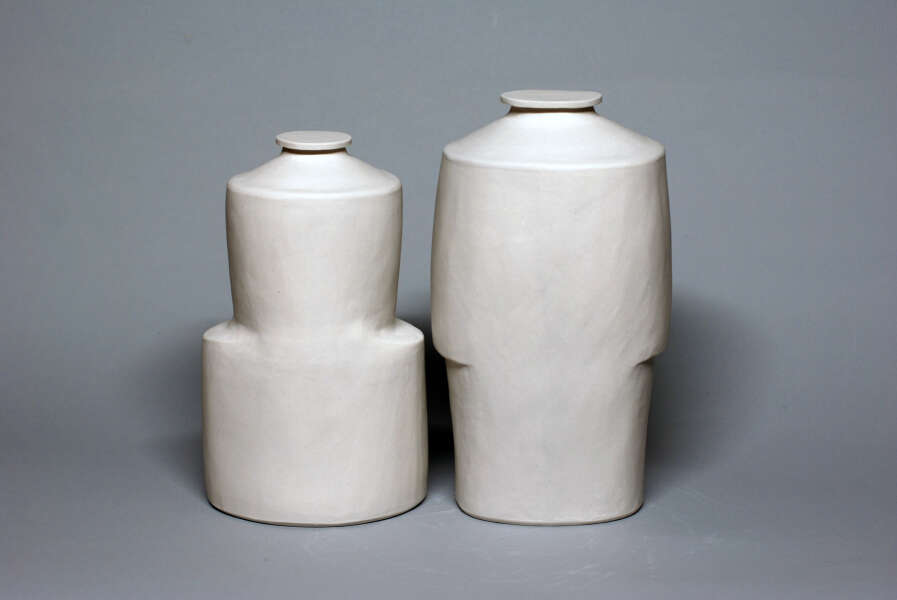 URNS - porcelain Figures